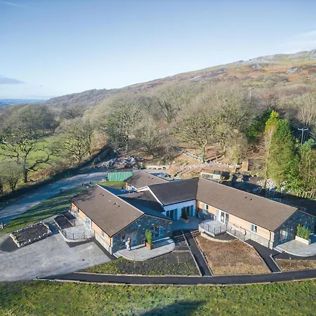Suite 2 - Sleeping Giant Hotel - Pen Y Cae Inn Brecon Exterior photo
